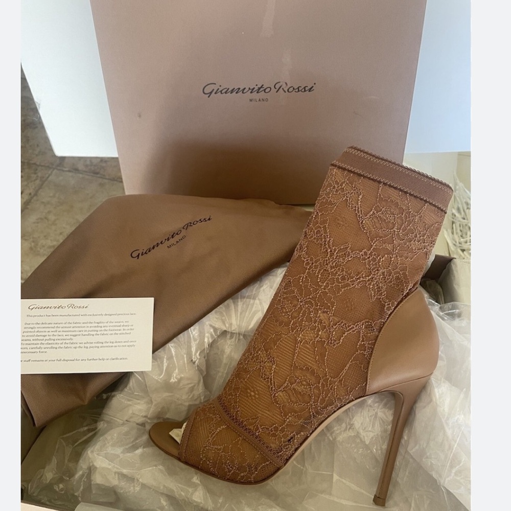 Gianvito Rossi Missy lace bootie in praline